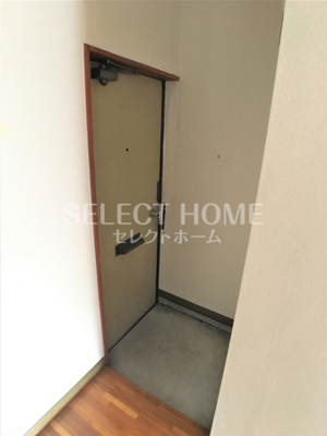 【玄関】 | コーポみどり | ゆったりとした玄関です