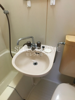 【洗面所】 | コーポみどり | スペースが確保できる洗面所です