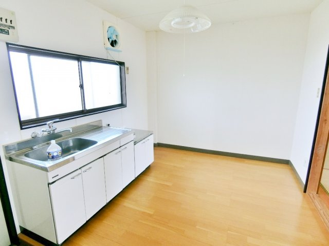 長門アパートＡ棟の居間・リビング