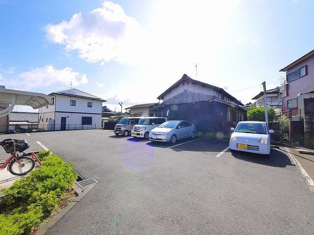 フローラルヒルズの駐車場