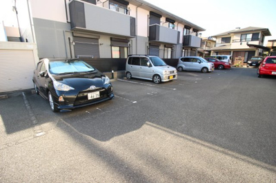 【駐車場】 | ワン　トゥリー　ヒル