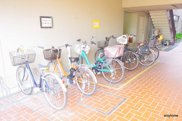 ファミールハイツ北大阪５号棟弐番館　仲介手数料無料の駐車場