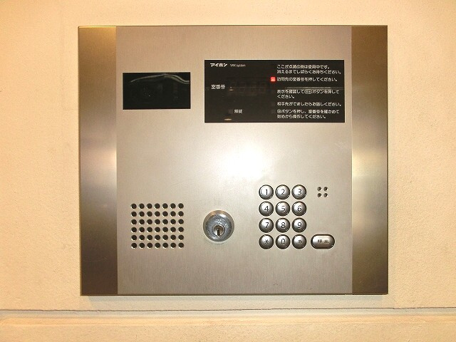 RESIDIA入谷のエントランス|モニター付オートロックセキュリティです