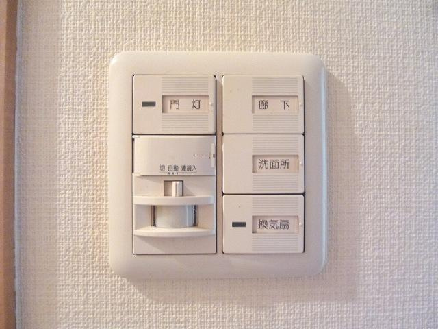 RESIDIA入谷の設備|人感センサー玄関ライトです