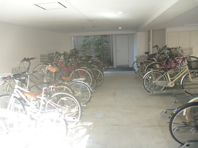 セレニテ上町台　BRAVI不動産のその他共用部分|【SERENiTE上町台（南館）】駐輪場