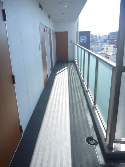 セレニテ上町台　BRAVI不動産のその他共用部分|【SERENiTE上町台（南館）】廊下