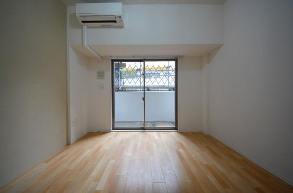 セレニテ上町台　BRAVI不動産の居間・リビング|【SERENiTE上町台（南館）】ゆったりとした居間です