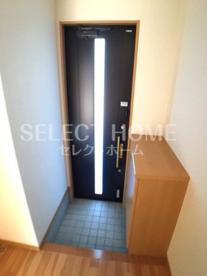 【玄関】 | メゾネット椿北棟 | 落ち着いた玄関です