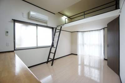 【居間・リビング】 | コア重田 | ロフト付きです。