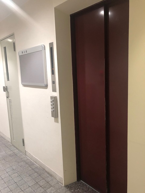 NASビルのロビー