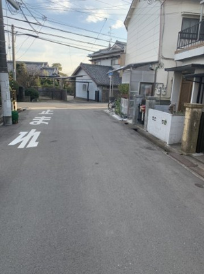 【前面道路含む現地写真】 | 寝屋川市対馬江東町　建築条件付き土地 | 【現地写真】
東向きの土地となっております♪
前面道路6.3メートルございます♪