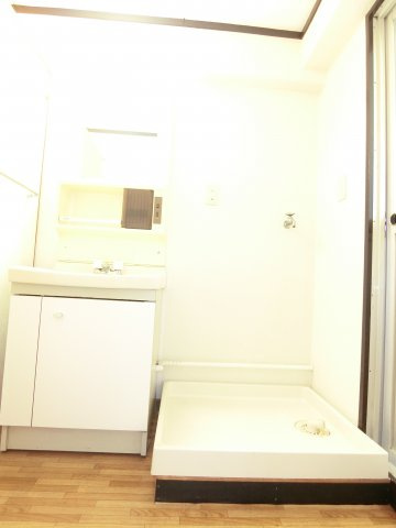 第二森光ビルの洗面所|コンパクトで使いやすい洗面所