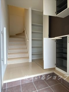 広島市安佐北区三入南１丁目のアパートの設備|玄関収納