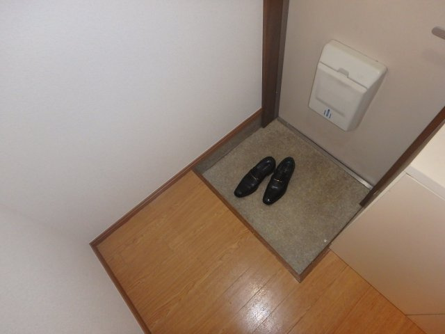 藤コーポの玄関