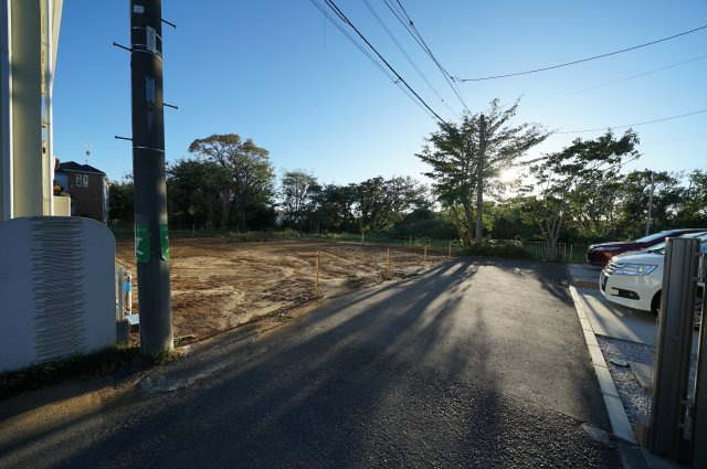 保土ヶ谷区桜ケ丘1丁目全２棟　新築戸建【成約】の前面道路含む現地写真