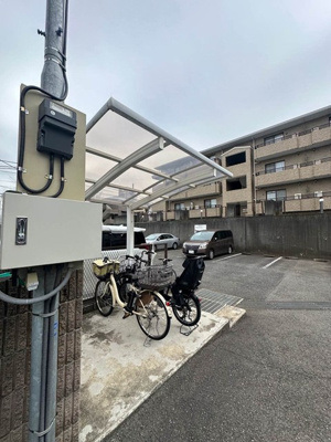 【その他共用部分】 | アンジェレ藤が丘 | 屋根付きの駐輪場で雨が降っても大切な自転車が濡れなくてすみますね☆荷物が重いときに自転車があれば助かりますね！