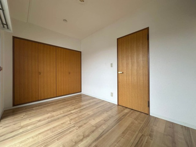 【子供部屋】 | アンジェレ藤が丘 | 洋室5.5帖☆クローゼットがあります！お洋服がスッキリ収納できて、整理しやすくなりますね☆