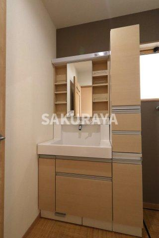 ヴィラ・フェリーチェの独立洗面台|2024年撮影。現況と異なる場合がございます。