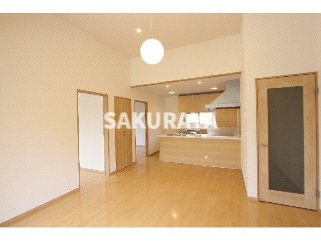 ヴィラ・フェリーチェの居間・リビング|2024年撮影。現況と異なる場合がございます。