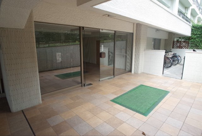 【エントランス】 | シャンボール岡本