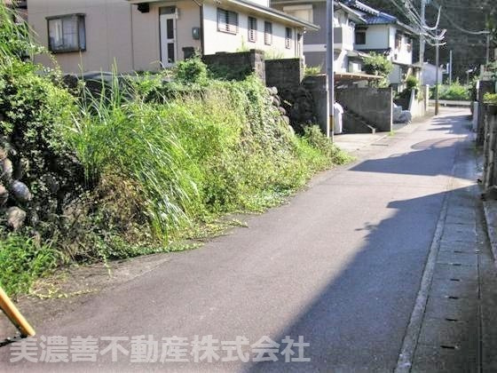 ２９６２０　岐阜市三田洞東土地の前面道路含む現地写真