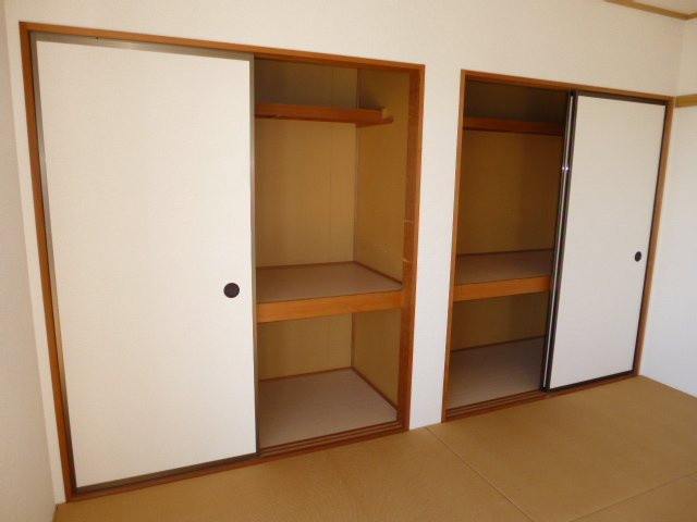 サリネージュ山手Ｆの収納|洗濯機置き場