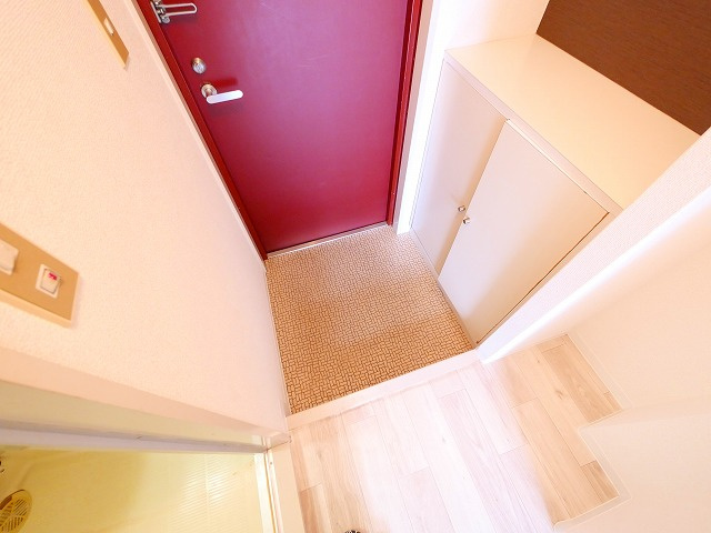 ルミエールタナカの玄関|収納もある玄関です