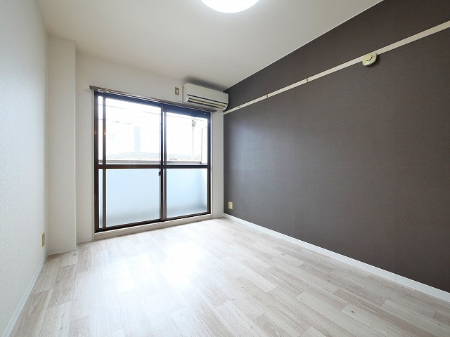 ルミエールタナカの居間・リビング|こちらのリビングで趣味の時間をお楽しみください