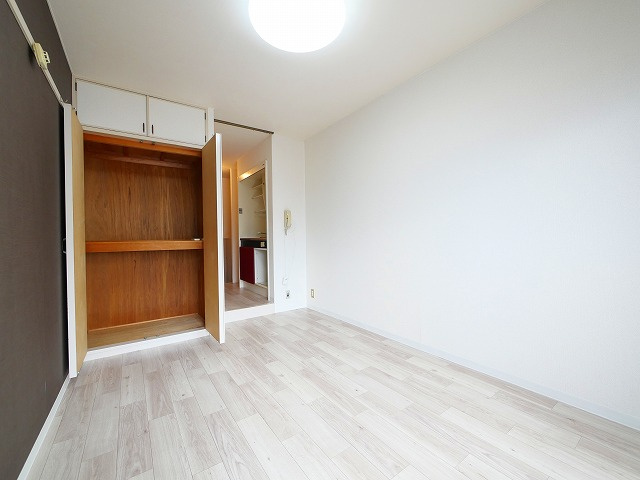 ルミエールタナカの居間・リビング|こちらの居間で趣味の時間をお楽しみください