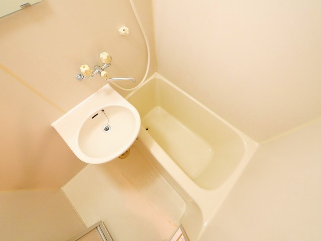 ルミエールタナカの浴室|コンパクトで使いやすいお風呂です