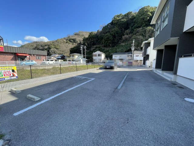 クラウンハイツ宮崎町Ａ・Ｂ棟・アパート2棟・80354の駐車場