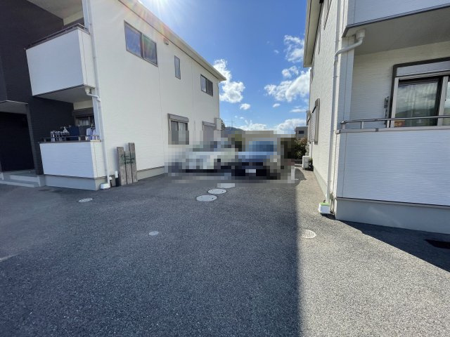 クラウンハイツ宮崎町Ａ・Ｂ棟・アパート2棟・80354の駐車場