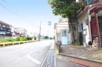 【前面道路含む現地写真】