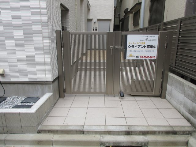 オーセンティックハウス東日暮里のエントランス