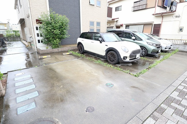 クレールメゾンの駐車場