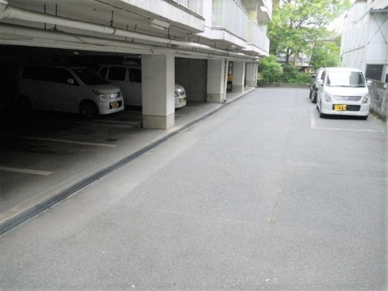 パジオン櫛原の駐車場|車をお持ちの方に嬉しい駐車場付きの物件です