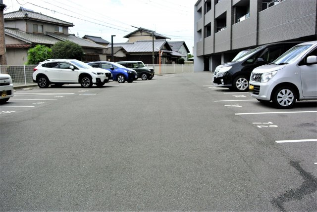 パーク・サンリヤン花畑の駐車場|平置き駐車場と機械式駐車場があります　平置き駐車場確保できます。