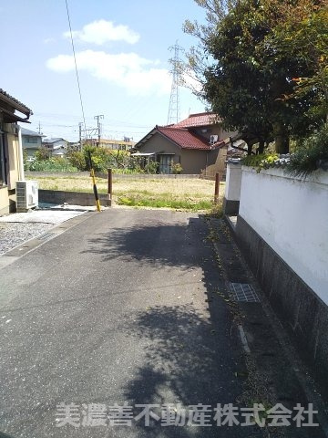 ３９４０３　大垣市荒尾町土地の前面道路含む現地写真