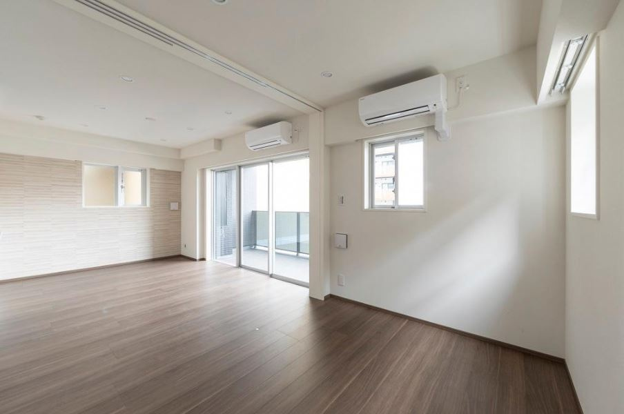 アルテシモ　レフィナの内装|窓が多いお部屋