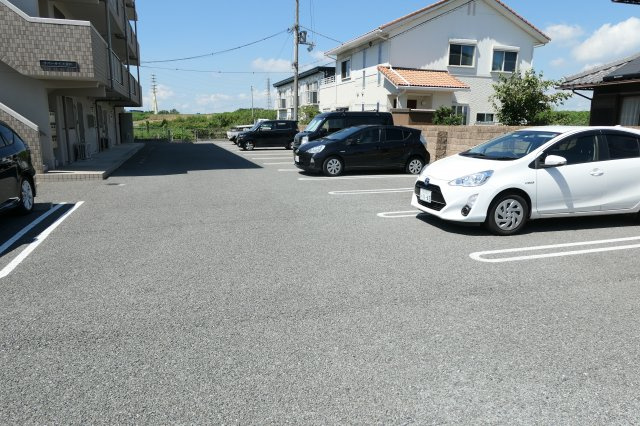 リバーサイド兼田の駐車場