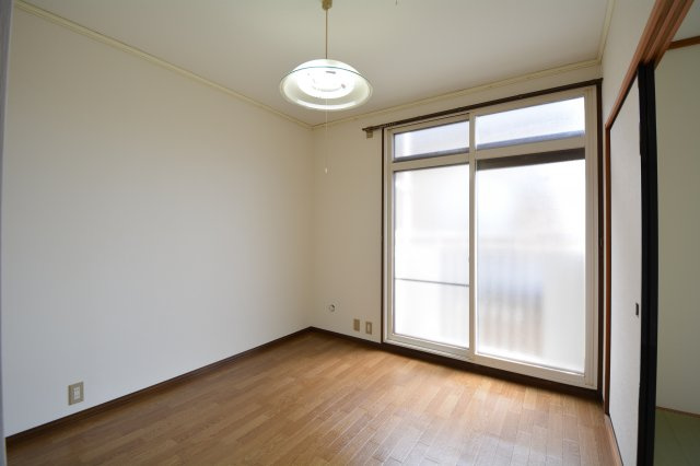 【洋室】 | シティハイムセルティアA | スタンダードな洋室です。テレビ差込があります。