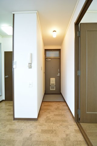 【玄関】 | シティハイムセルティアA | 大きめのシューズボックス