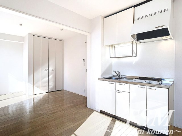 メゾンアイビスの居間・リビング|11.4帖の洋室