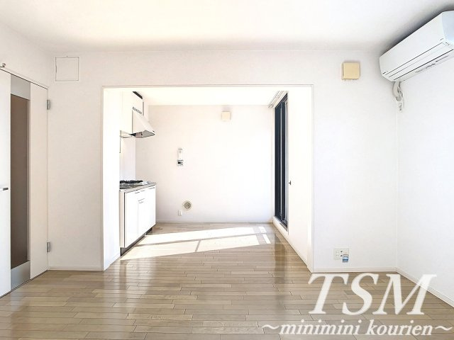 メゾンアイビスの洋室|日当たりのよい洋室