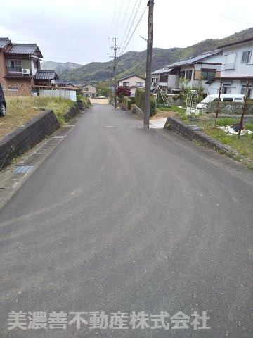 ４９８９９　岐阜市石谷土地の前面道路含む現地写真