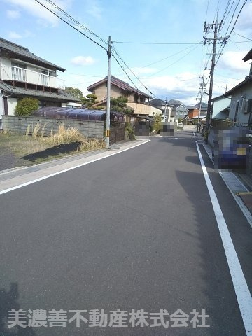 ５０２３２　岐阜市加野土地の前面道路含む現地写真
