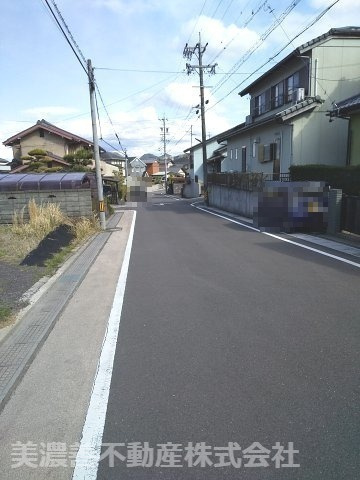 ５０２３２　岐阜市加野土地の前面道路含む現地写真