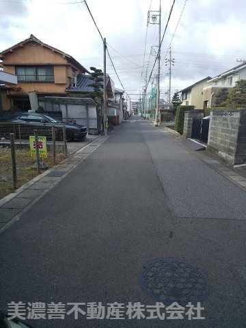 ５０５６７　岐阜市松風町土地の前面道路含む現地写真