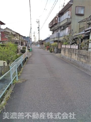 ５０７１２　岐阜市早田土地　の前面道路含む現地写真