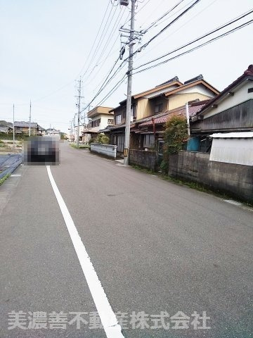 ５１０２３　山県市高富土地の前面道路含む現地写真